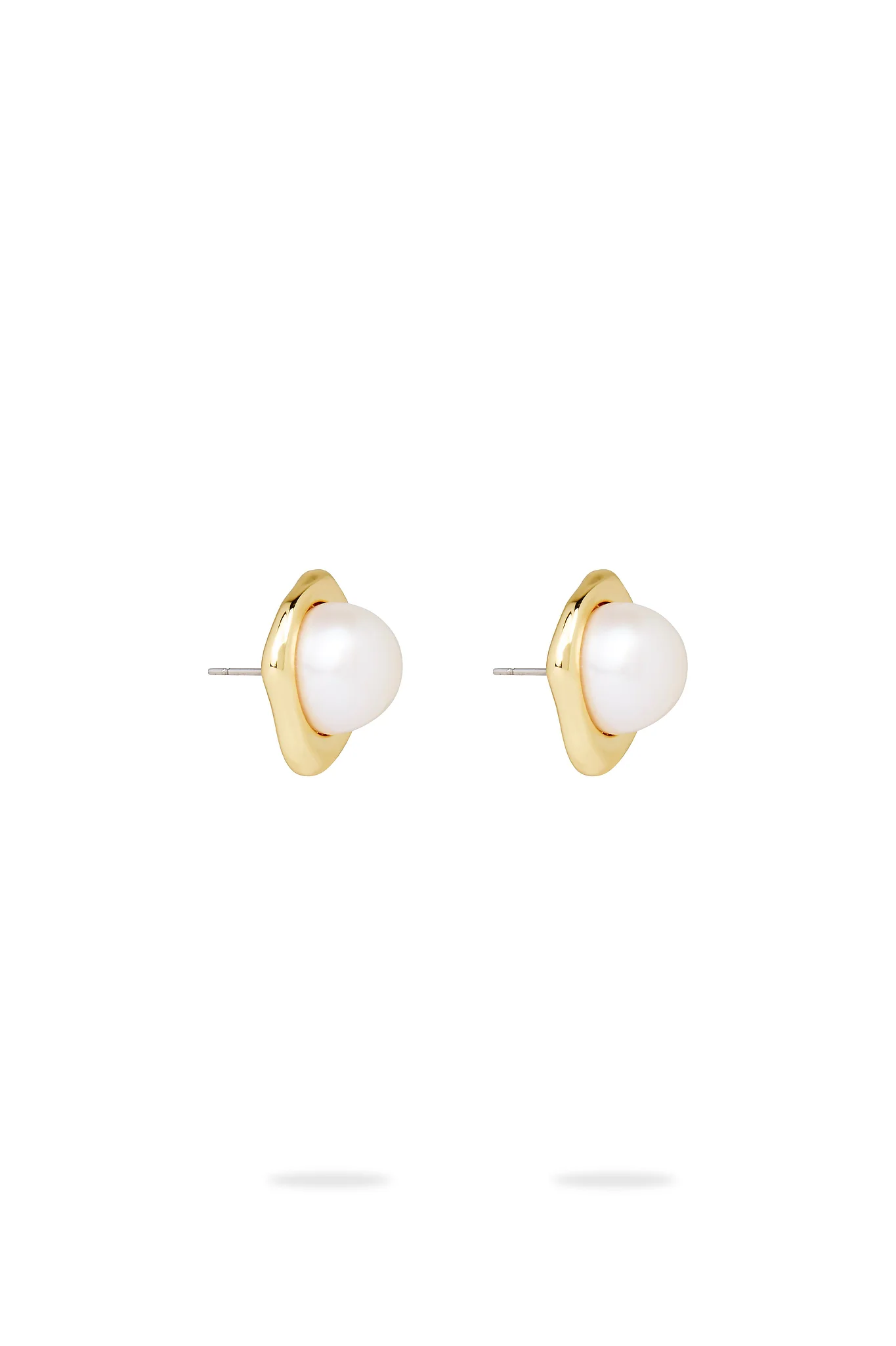 7132-vitality-pearl-stud-earring-7.webp Vitality Pearl Stud Earring