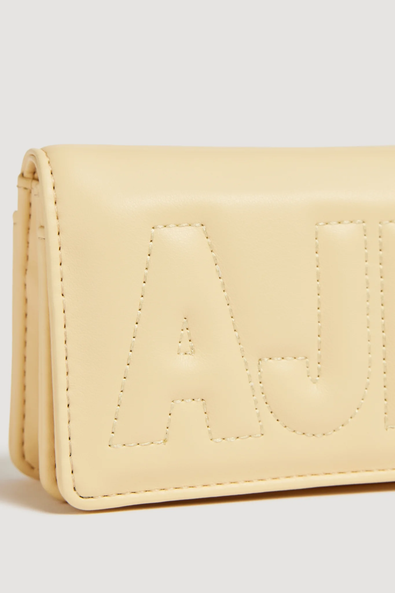 Vera Wallet Crossbody