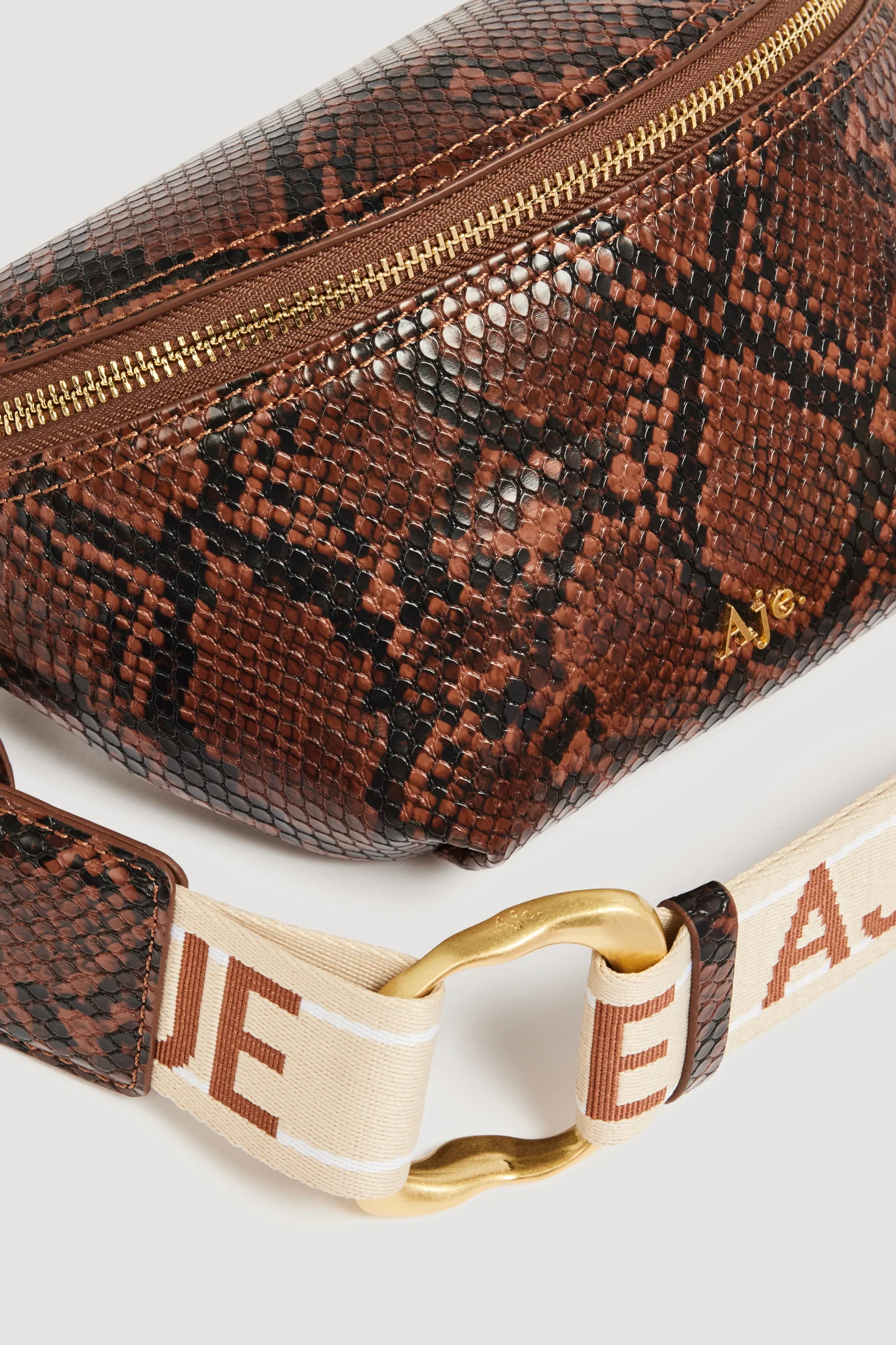 Musa Logo Crossbody