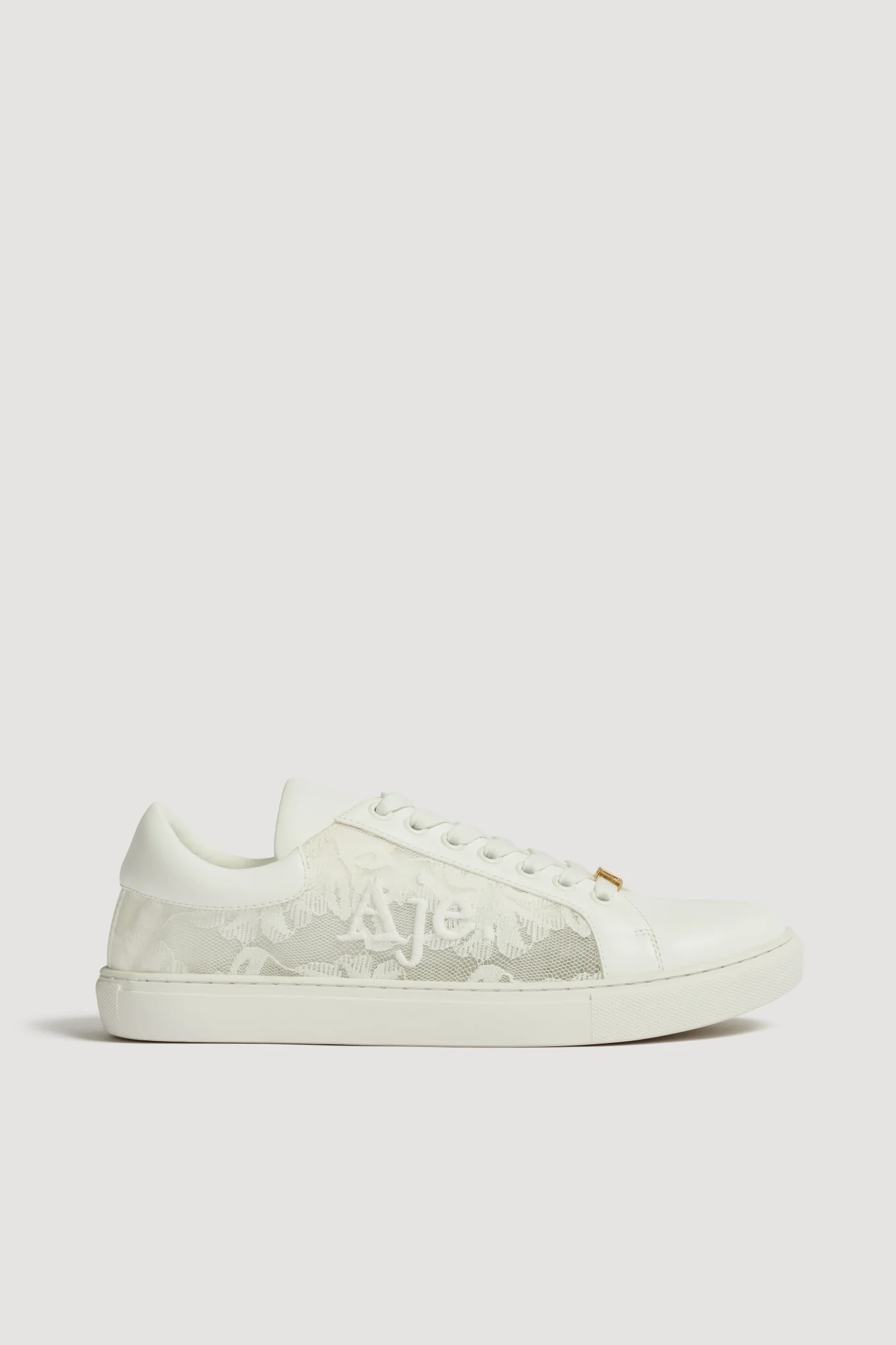 7350-elis-trainer-1.webp Elis Trainer