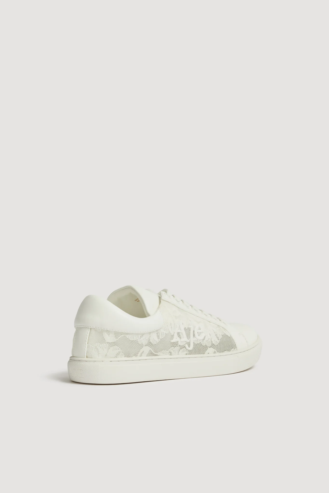 7350-elis-trainer-2.webp Elis Trainer