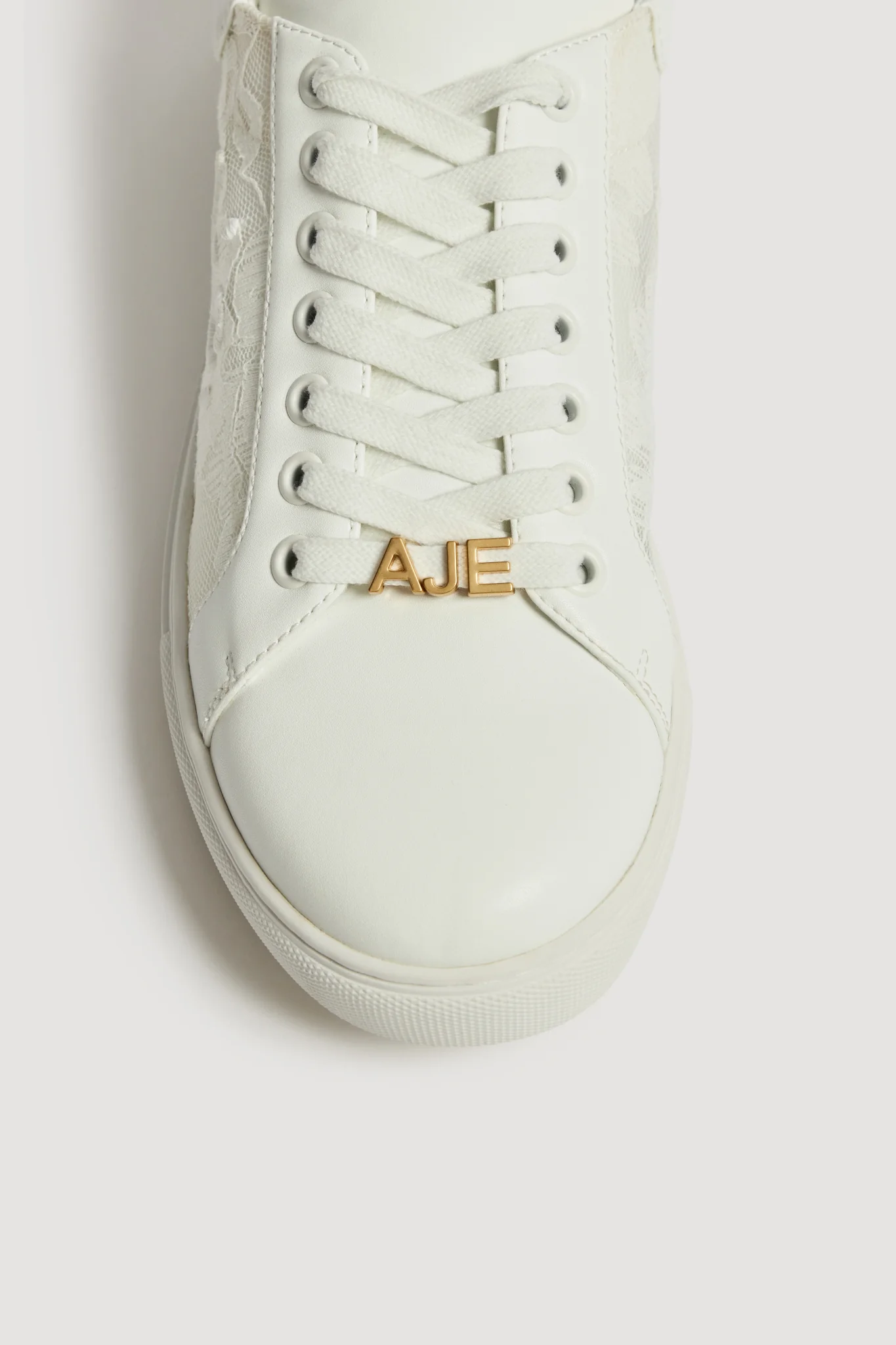 7350-elis-trainer-4.webp Elis Trainer